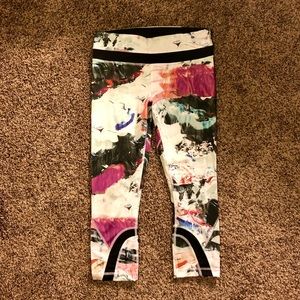 Lululemon cropped leggings, size 6
